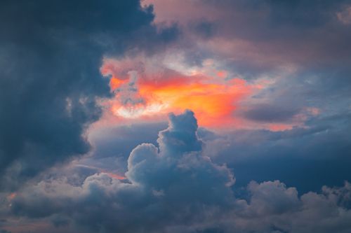 Free A stunning, dramatic cloudscape at sunset showcasing vivid colors and dynamic cloud formations. Stock Photo