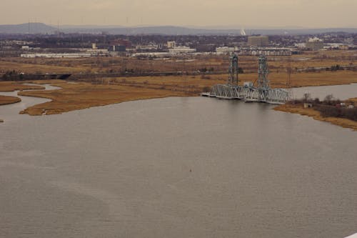 drone çekimi, göl, köprü içeren Ücretsiz stok fotoğraf