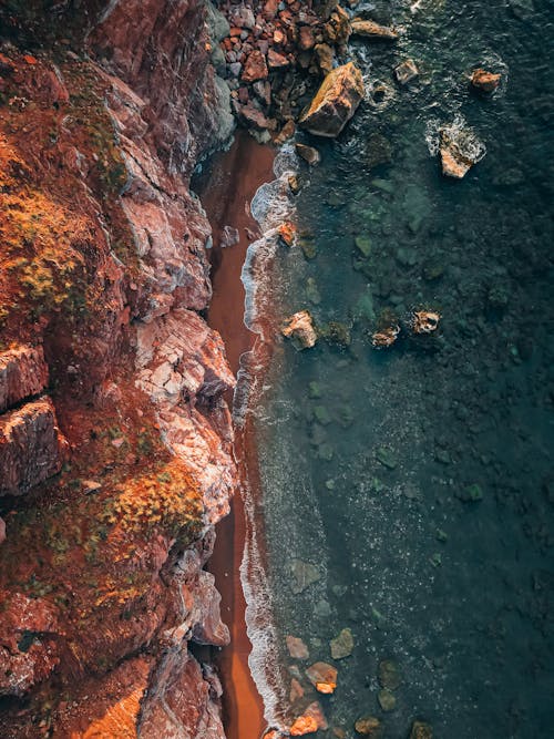 Foto profissional grátis de corroído, costa, mar