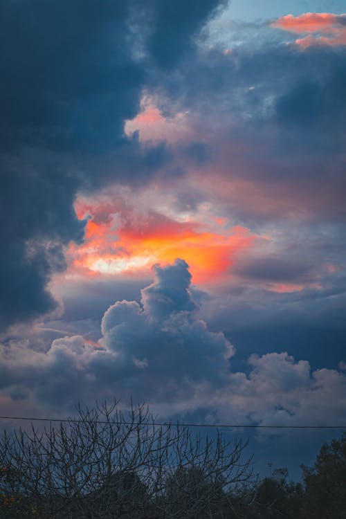 bulut görünümü, dikey atış, fırtına bulutları içeren Ücretsiz stok fotoğraf