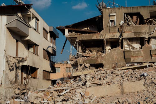 Photos gratuites de bâtiments démolis, brisé, calamité