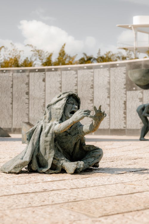 Foto profissional grátis de arte, calçamento, chorando