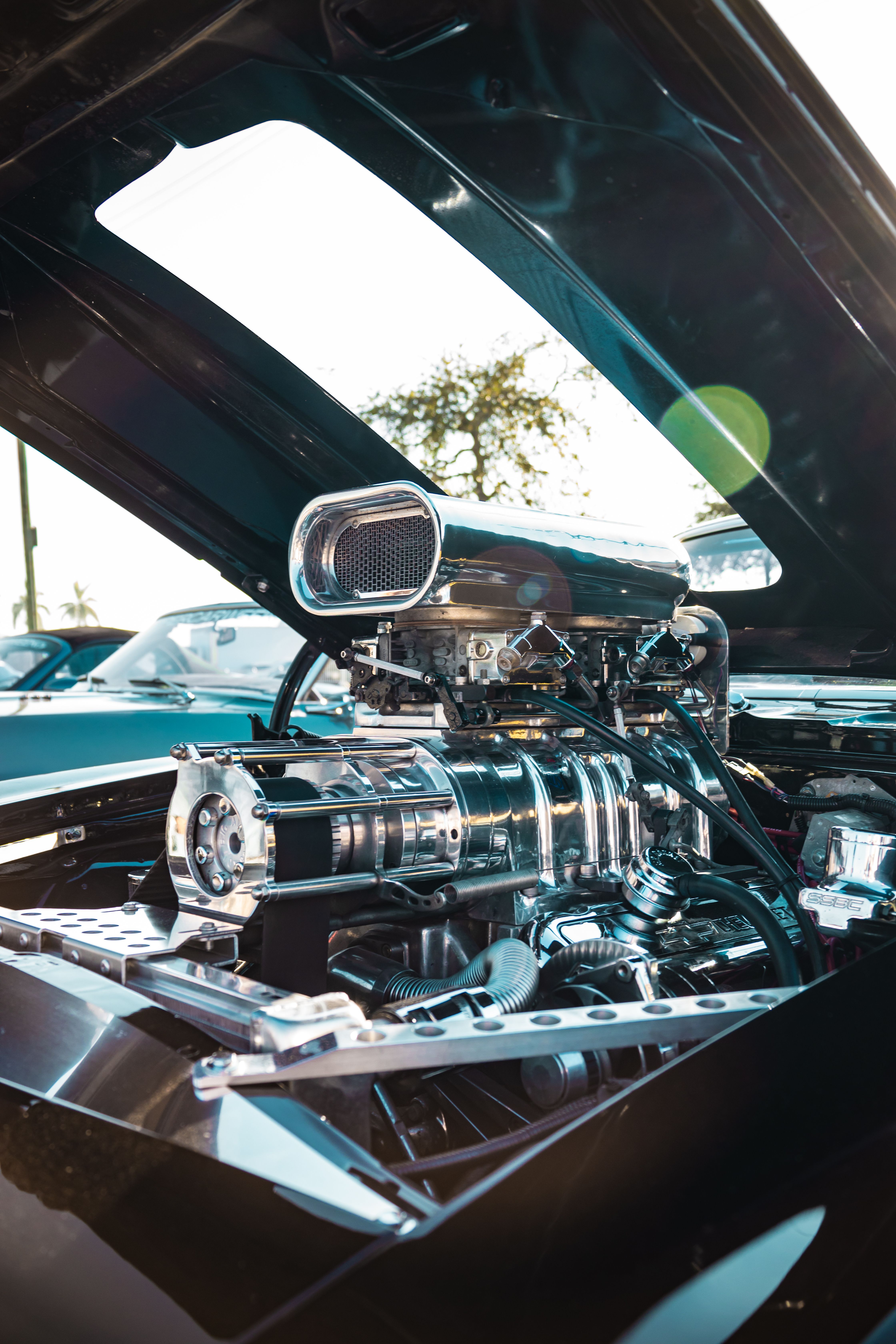 A car engine is shown in this photo · Free Stock Photo