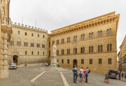 Free View of the iconic Palazzo Salimbeni in Siena, Italy, a classic example of Italian Gothic architecture. Stock Photo