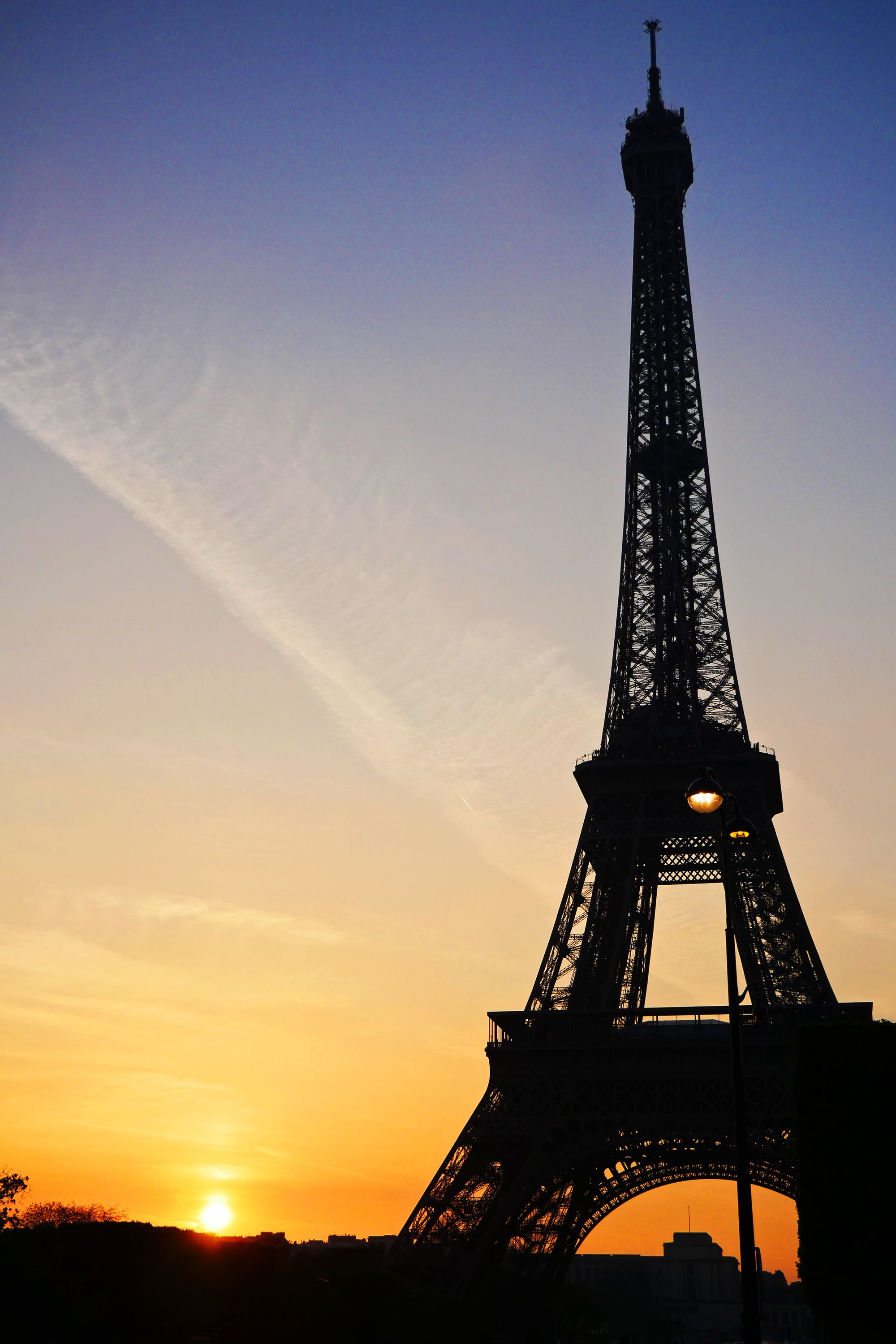 Paris et la Tour Eiffel au coucher du soleil