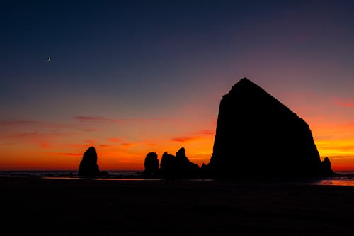 Silhouette De Formation Rocheuse