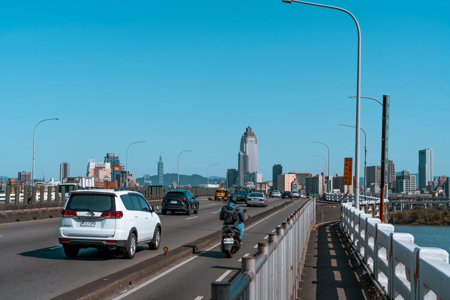 Featured image for the article: Kondli slip-road bridges open for Noida and Kalyanpuri traffic