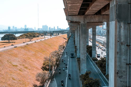 Traffic under the Bridge 