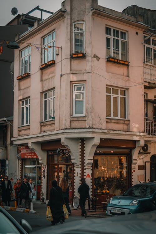 Foto profissional grátis de andando, canto, construção