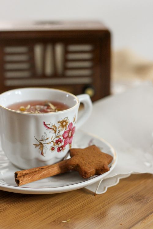 Free A beautifully arranged tea set with a cinnamon stick and star-shaped cookie on a wooden table. Stock Photo