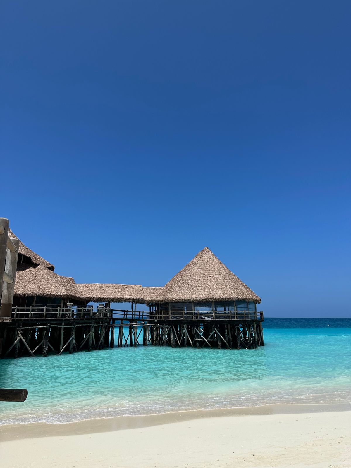 Unde te cazezi în Zanzibar - Kendwa - case de lemn peste apa turcoaz
