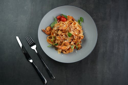 Ready-to-Eat Pasta with Basil and Cherry Tomatoes