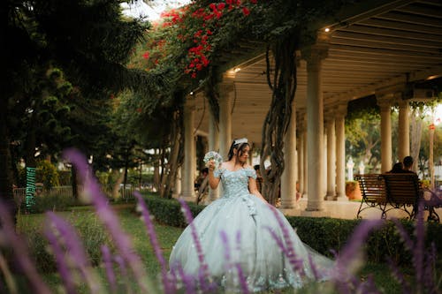 Безкоштовне стокове фото на тему «букет, весільна сукня, весільна фотографія»