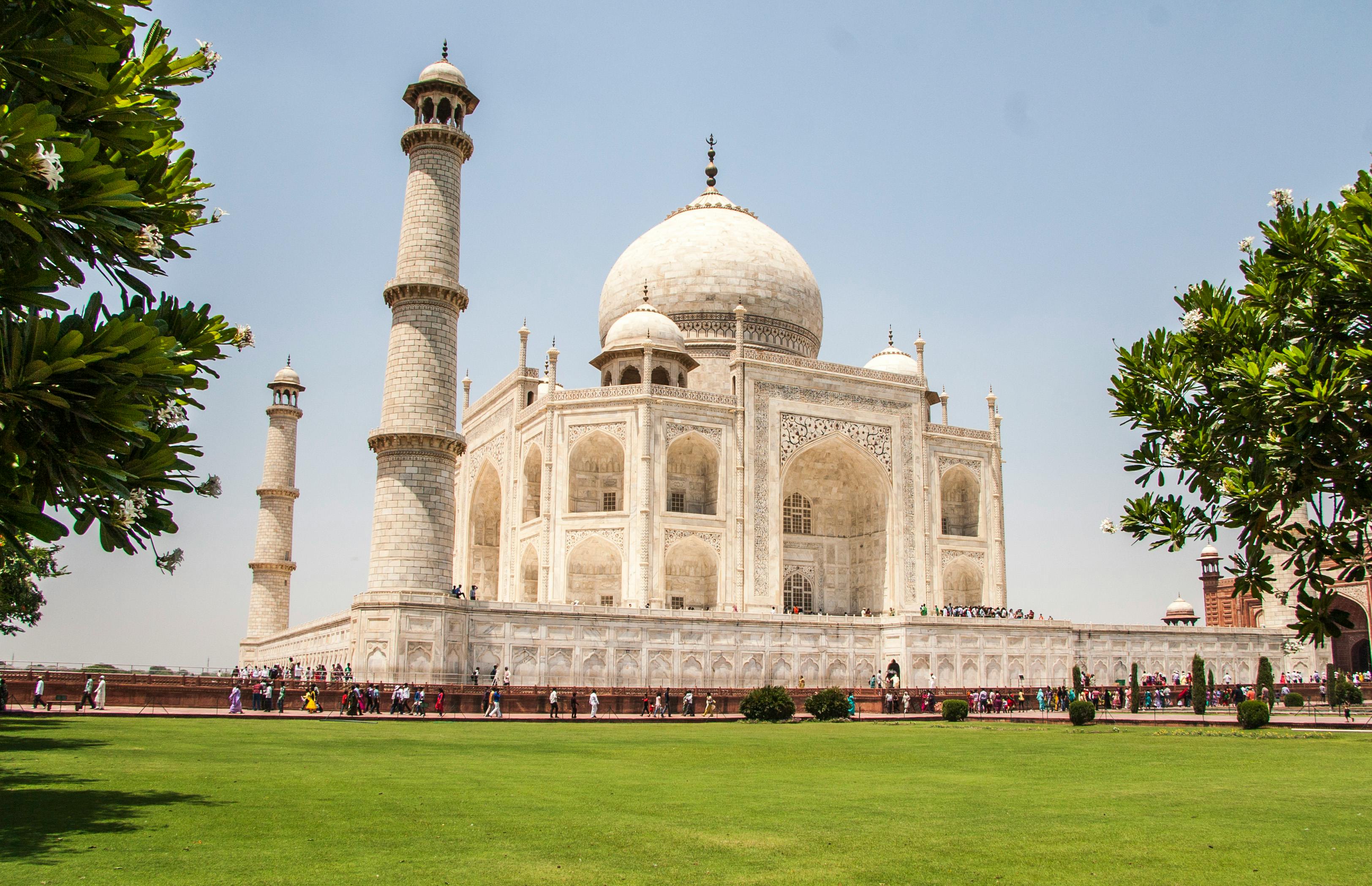 taj mahal during daytime