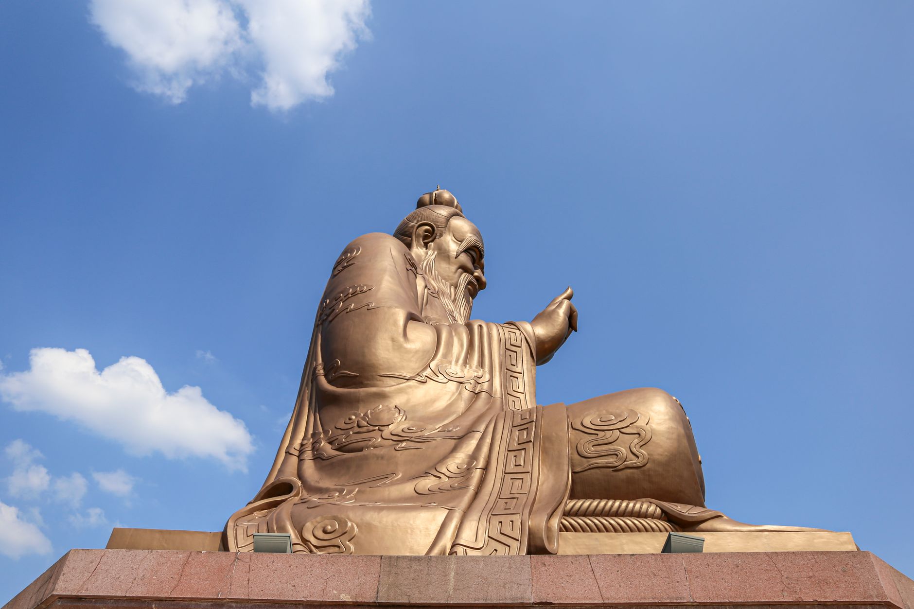 Laozi statue at Yuanxuan Taoist Temple with a clear blue sky backdrop.
