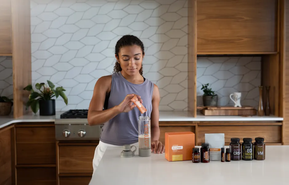 Woman with supplements on a bright morning — best perimenopause supplements for weight loss