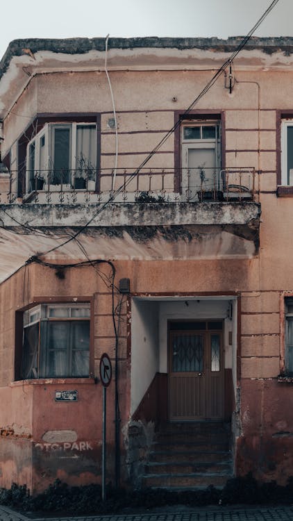 Kostenloses Stock Foto zu balkon, balkone, eingang