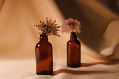 Darmowe zdjęcie z galerii z aromaterapia, biała kartka, kwiaty