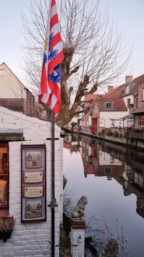 Fotos de stock gratuitas de asta, asta de bandera, calle