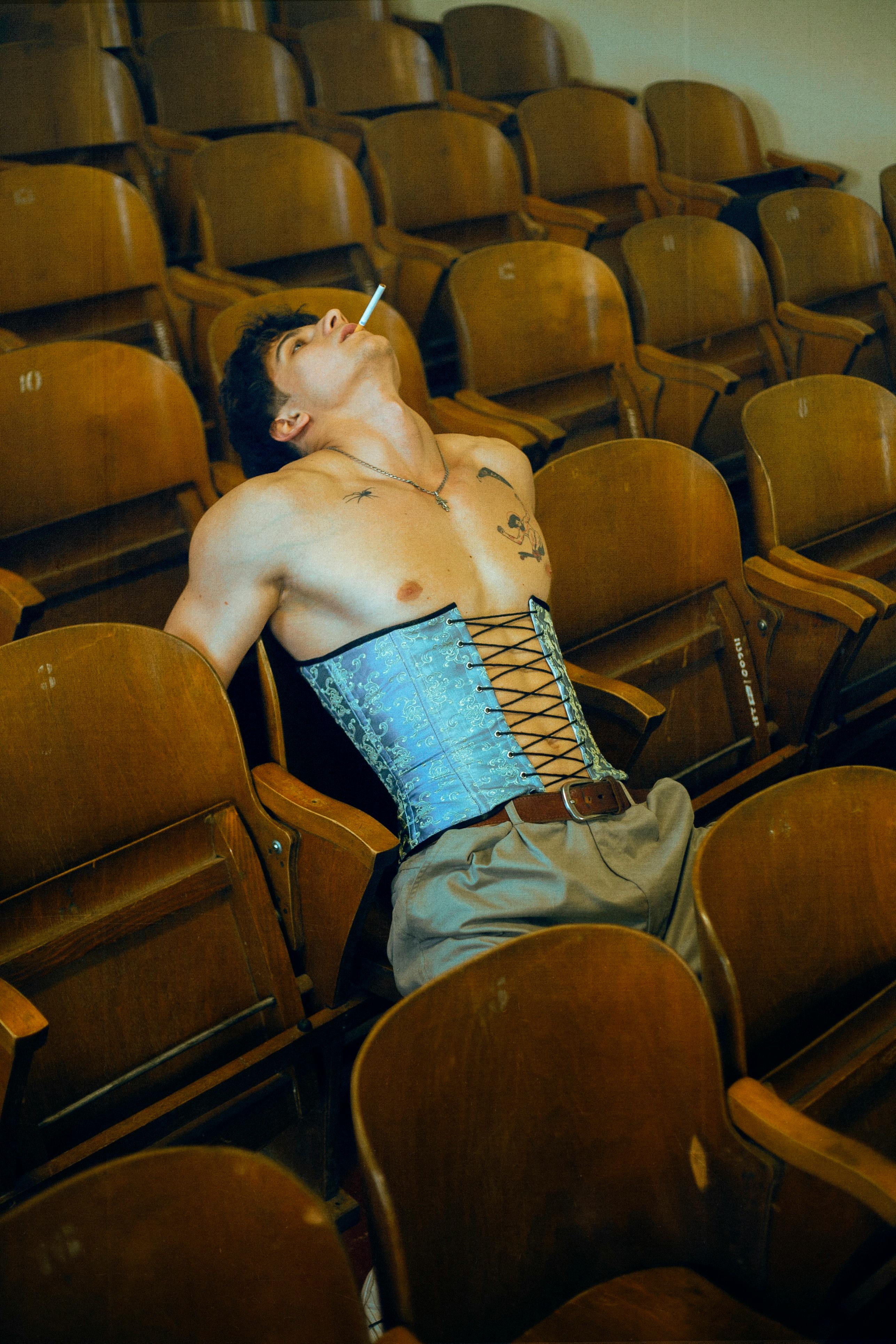 Ücretsiz Korseli Poz Veren Model Stok Fotoğraflar