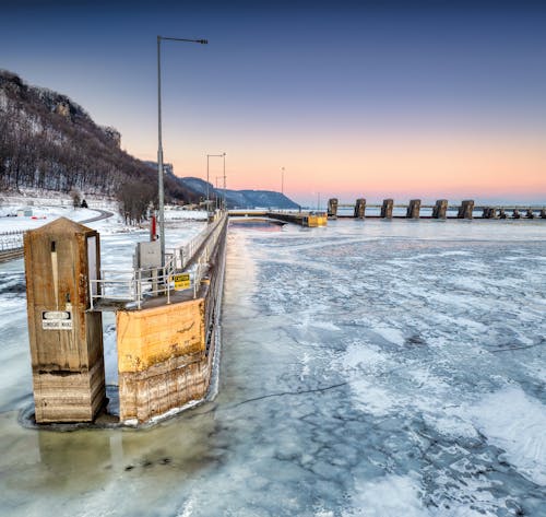 Základová fotografie zdarma na téma břeh jezera, jezero, kopec