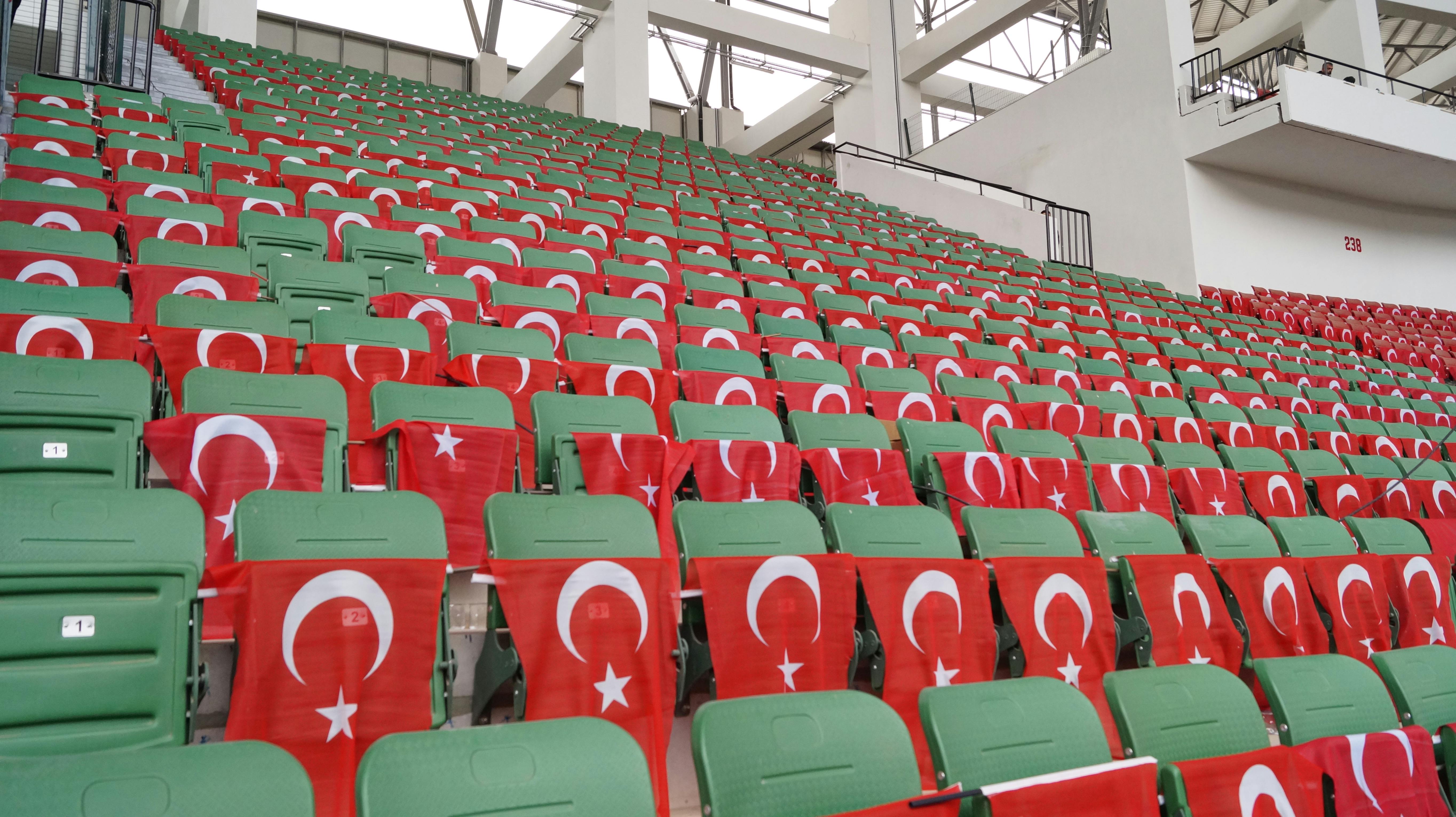 金牌部長李洋與拳后林郁婷攜手現身 展現堅強後盾力挺