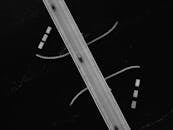 这张黑白航拍照片展示了水上桥梁这一交通基础设施