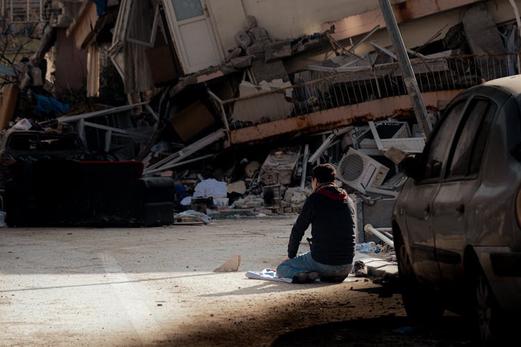 Hatay Earthquake Praying Man