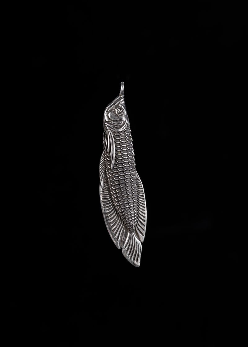 Intricately designed silver pendant piece