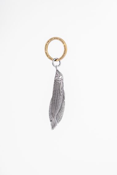 Cast metal fish bag charm on a clean backdrop, photo by COPPERTIST WU on Pexels