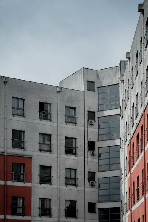 Základová fotografie zdarma na téma apartmány, exteriér budovy, fasáda