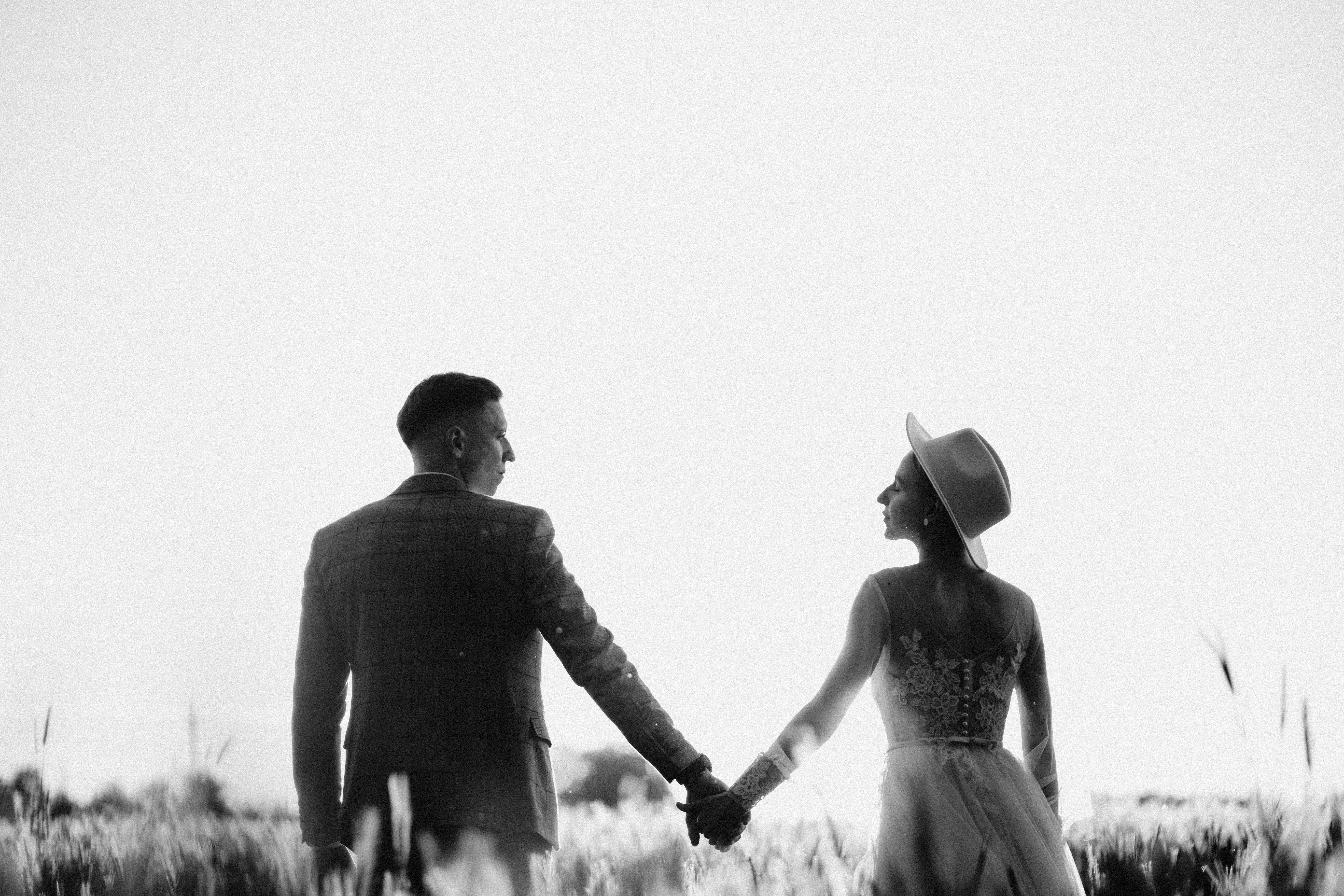 Newlywed Couple in Black and White · Free Stock Photo