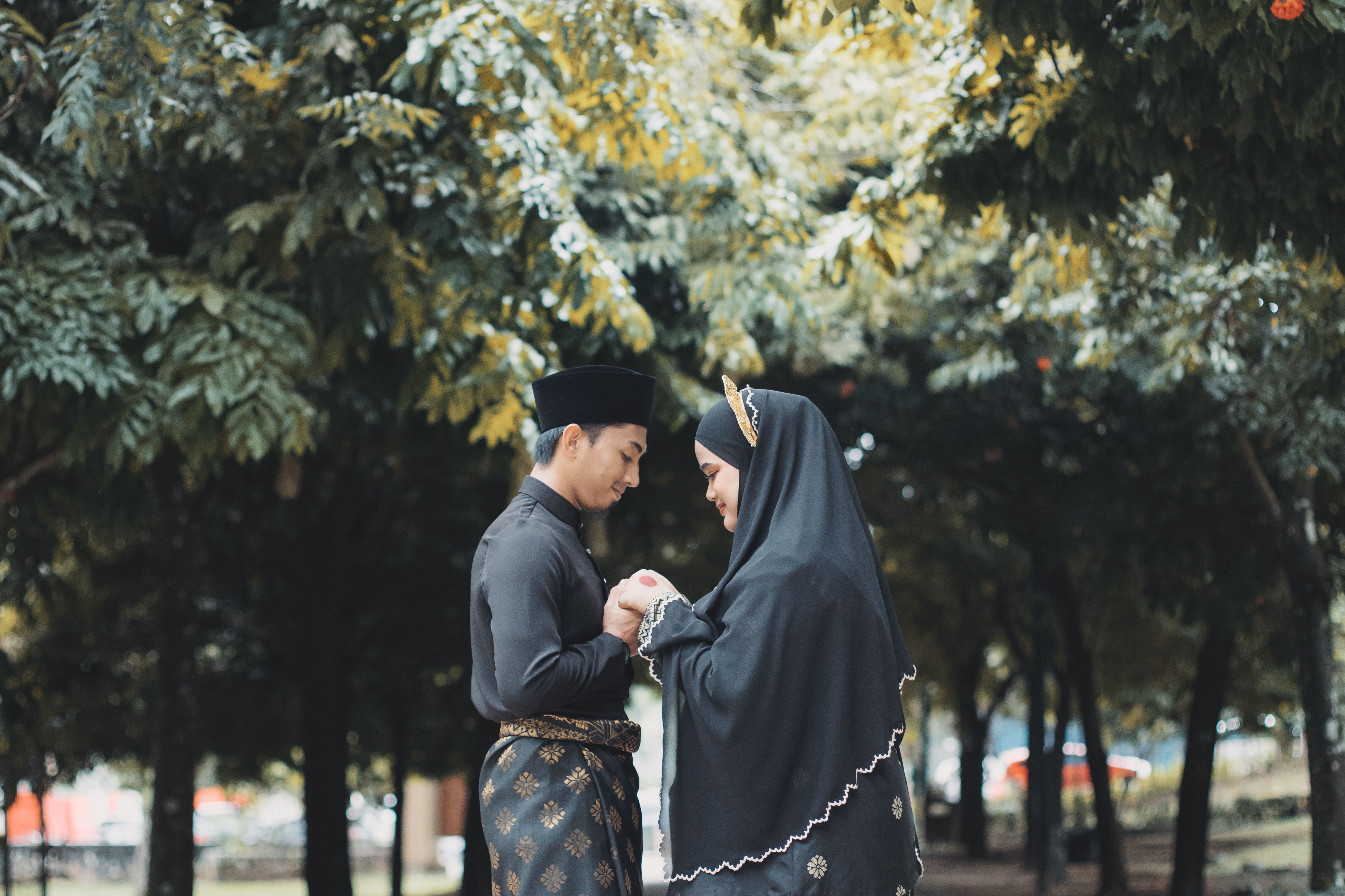 Couple in Traditional Clothing · Free Stock Photo
