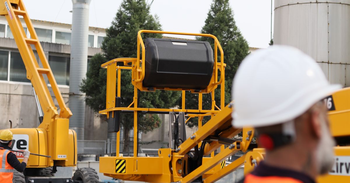 Workers on Construction · Free Stock Photo