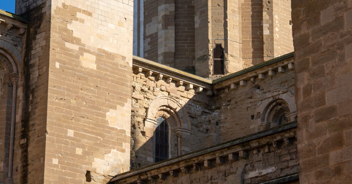 Walls of Temple Building · Free Stock Photo