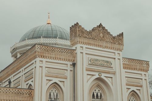 Free Majestic Ottoman-style building showcasing ornate dome and detailed facade. Stock Photo