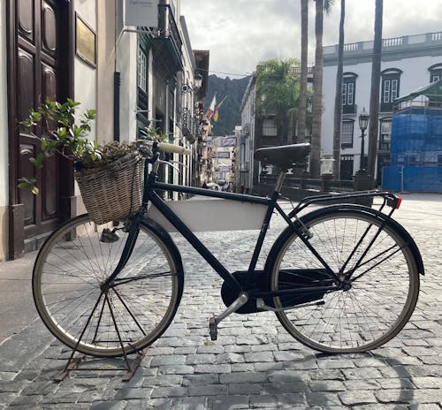 Immagine gratuita di bicicletta, città, marciapiede