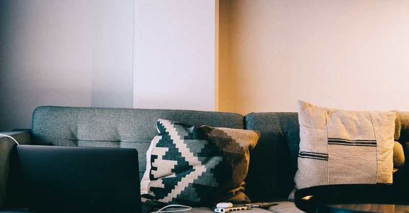 Comment choisir une housse de canapé extensible ?
