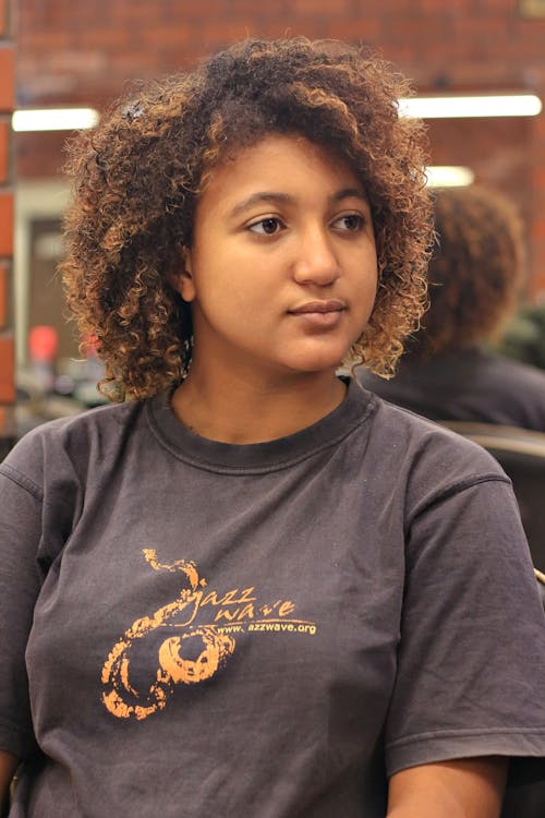 Women Brunette with Curly Hair