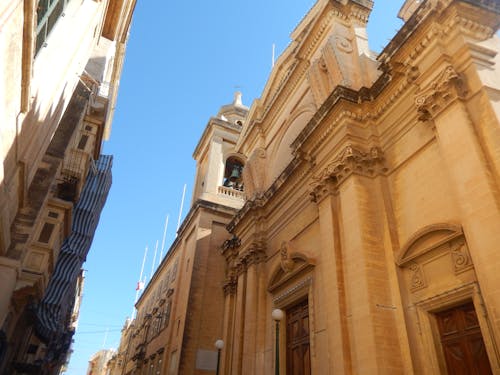 คลังภาพถ่ายฟรี ของ birgu, ท้องฟ้าสีคราม, มุมมองที่ต่ำ