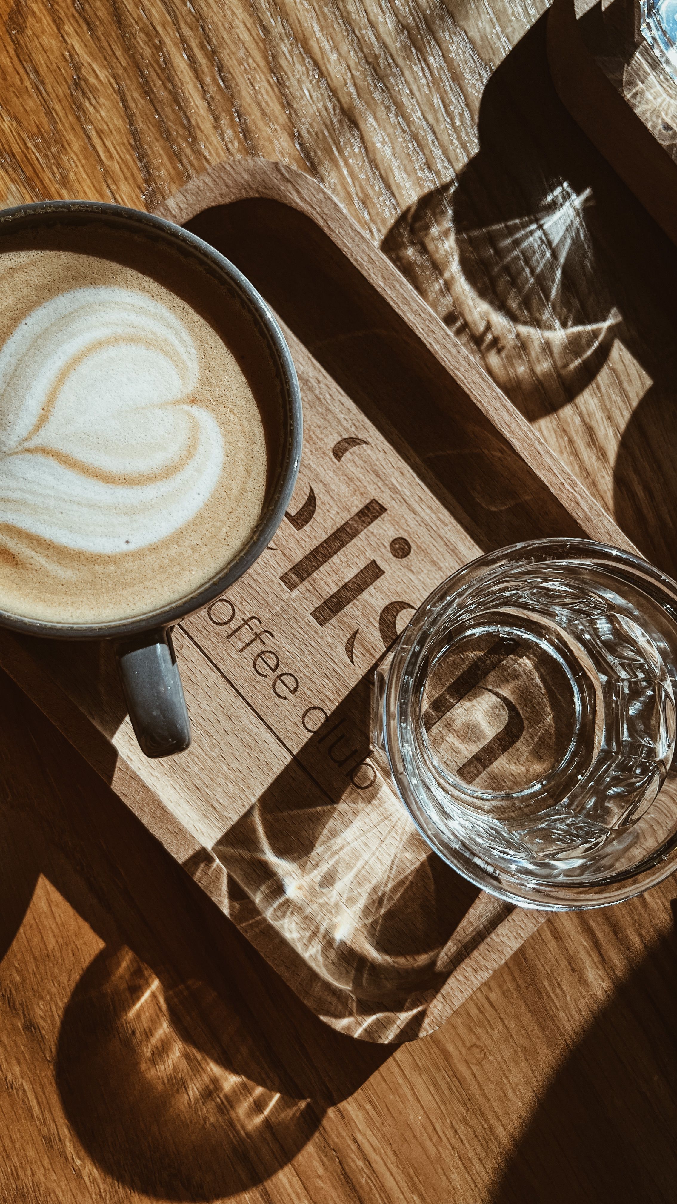 Online dating: starting a conversation on a niche platform