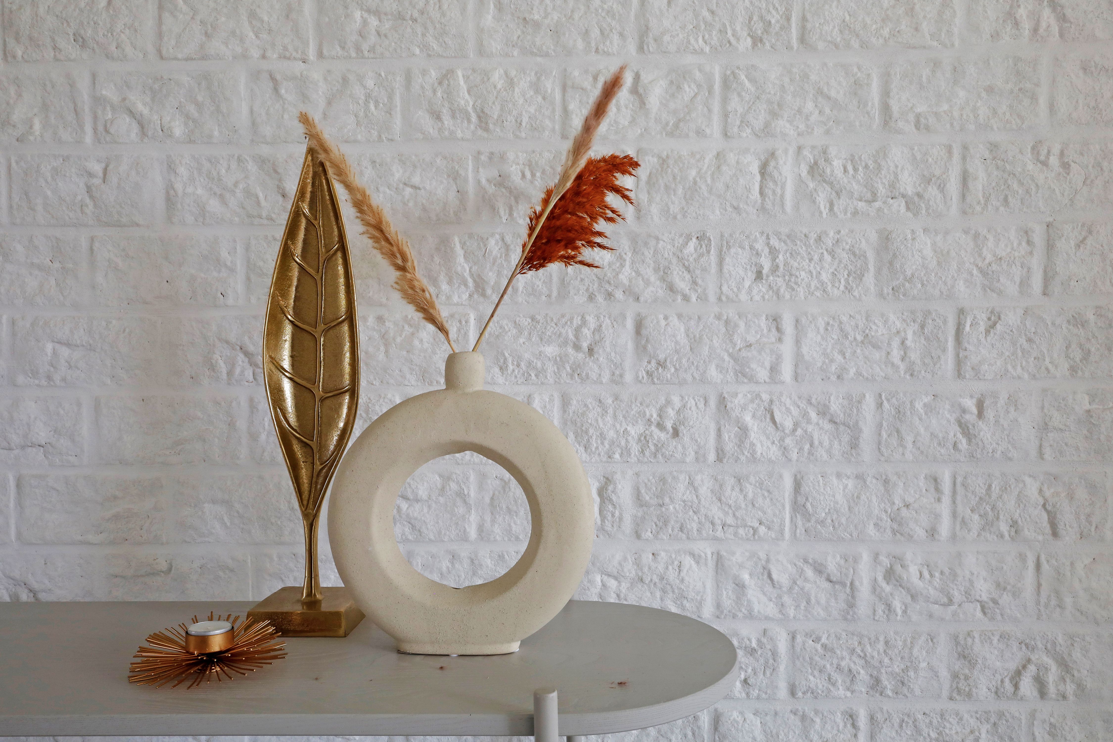 modern bookshelf accessories including ceramic vases and sculptural objects - modern bookshelf decor