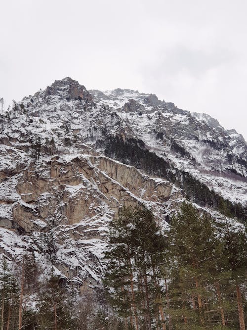 Безкоштовне стокове фото на тему «альпінізм, вертикальні постріл, вершина гори»