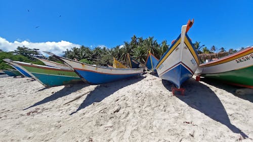 Δωρεάν στοκ φωτογραφιών με άμμος, βάρκες, γαλάζιος ουρανός