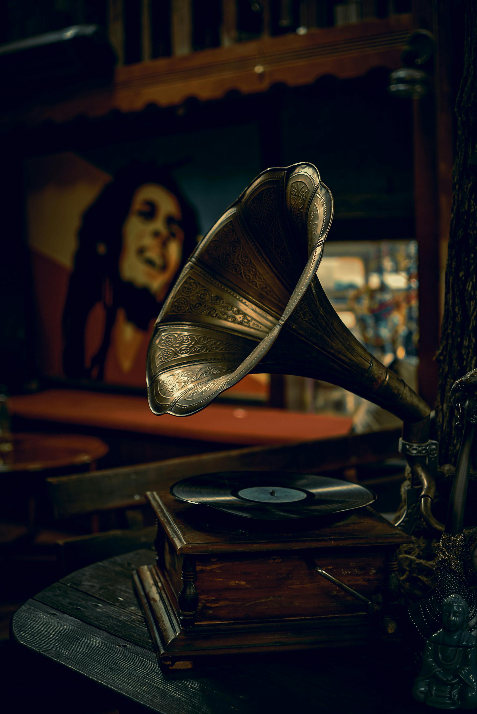 Antique Gramophone editorial photography. Image of earliest - 66633702