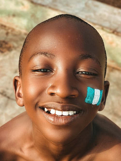 Darmowe zdjęcie z galerii z chłopak, dziecko, flaga nigeryjska