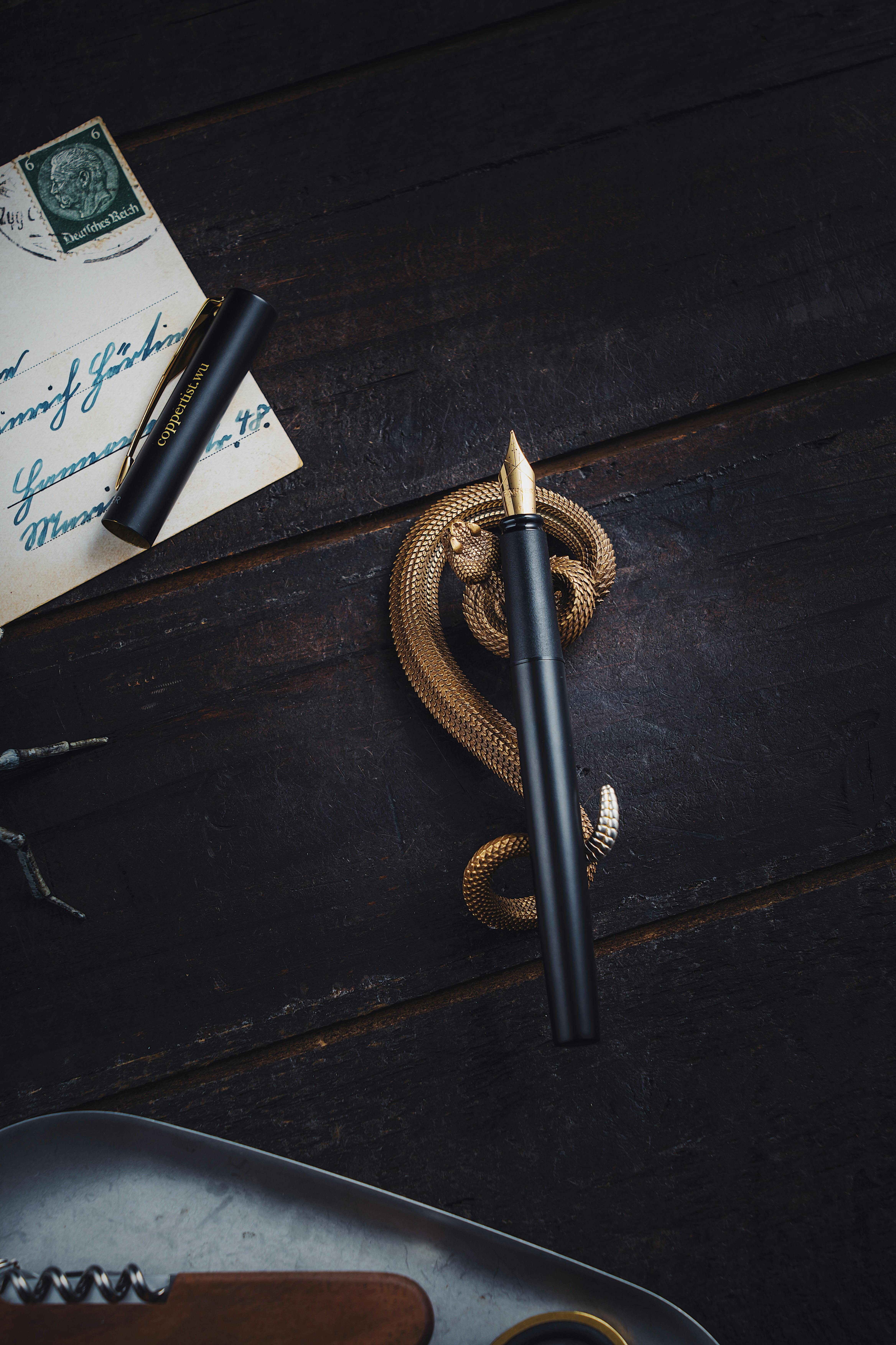 Zadarmo Fotobanka s bezplatnými fotkami na tému atramentové pero, brko, čierne pero Fotka z fotobanky