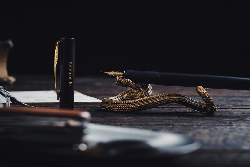 Bronze luxury fountain pen desk set for executive corporate gifting in Mumbai