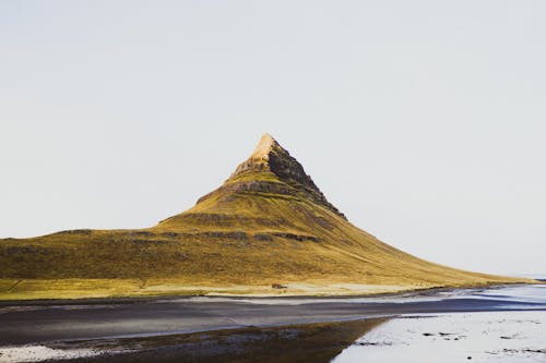 Gratis lagerfoto af bjerg, gold, græs