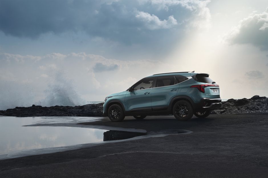 Сравнение Toyota C-HR и Mitsubishi Eclipse Cross - кто победит в битве кроссоверов?